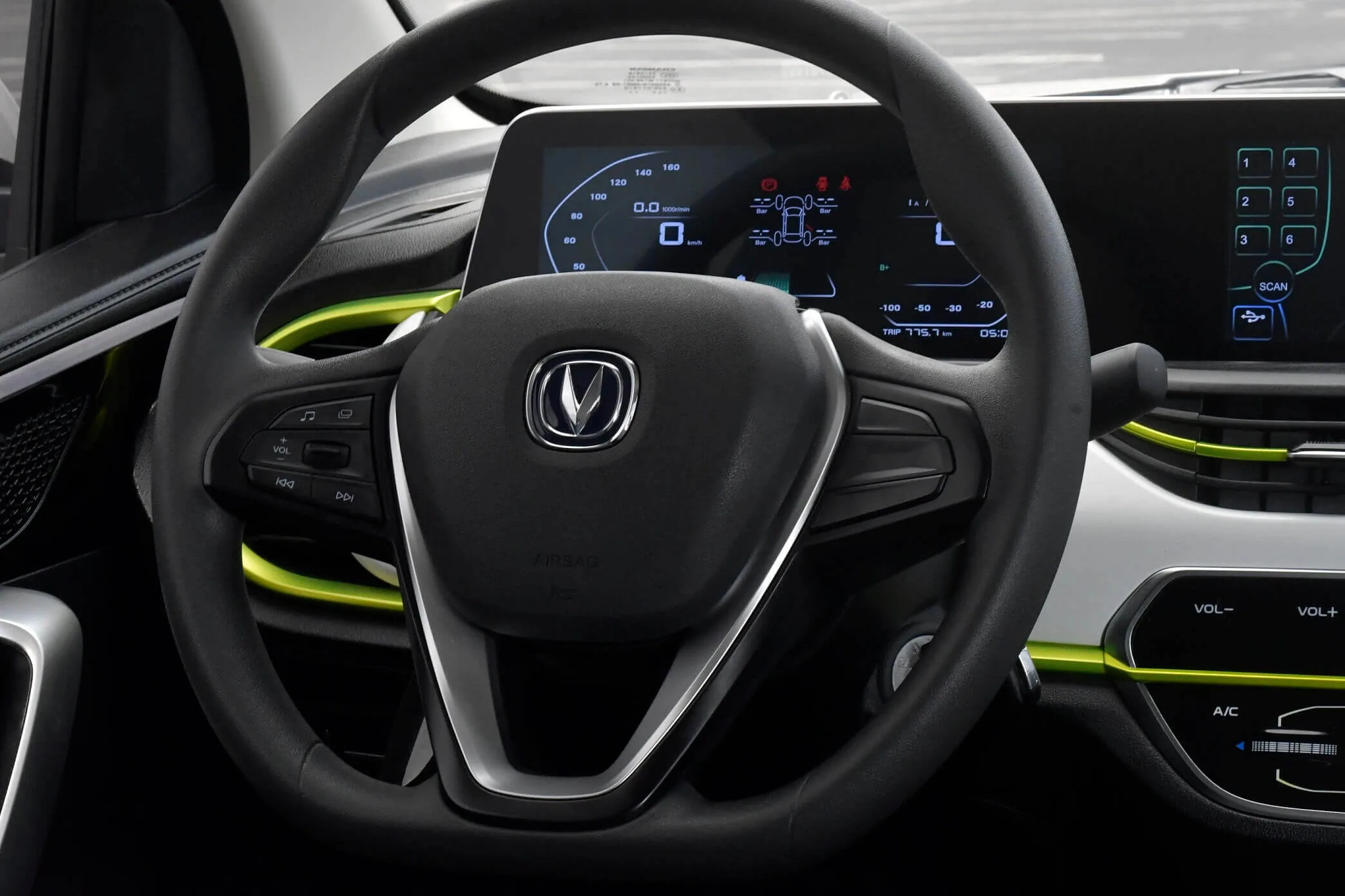 Benni Changan volante